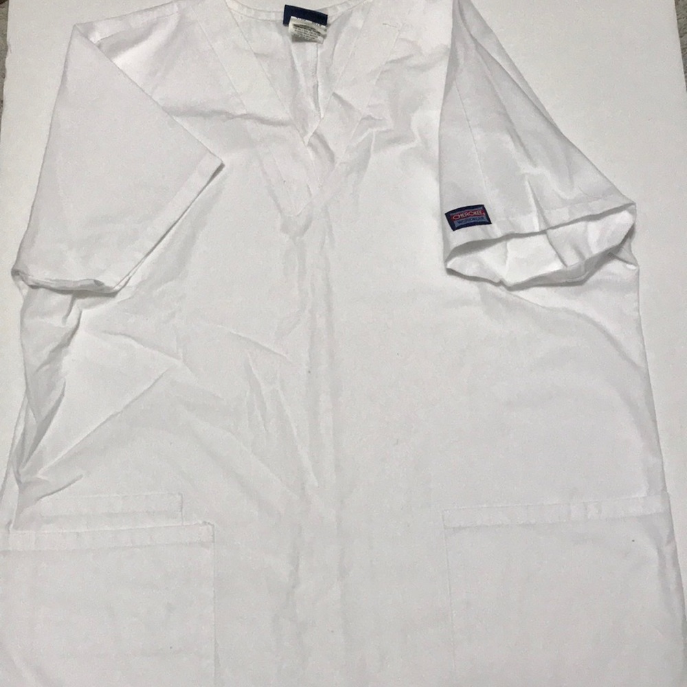 🌻Cherokee white scrub top